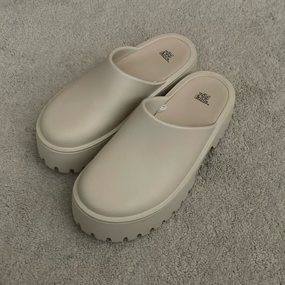Wild Fable Clogs